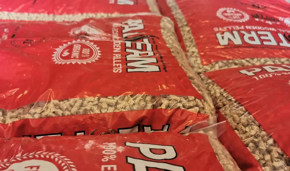 Gdzie kupić pellet wysokiej jakości? Sprawdź najlepsze miejsca i ceny!
