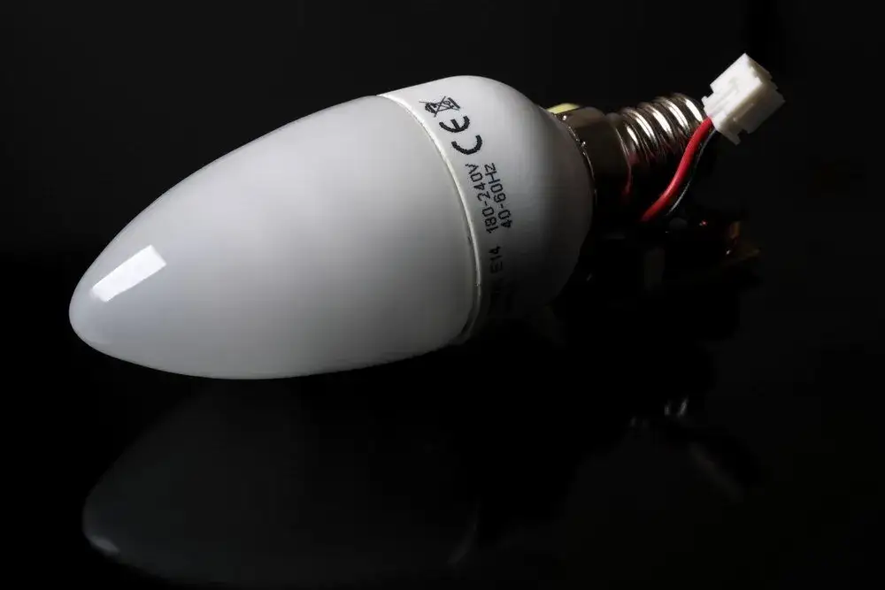 Zdjęcie Ile prądu zużywa żarówka LED i jak oszczędzić na rachunkach za energię?